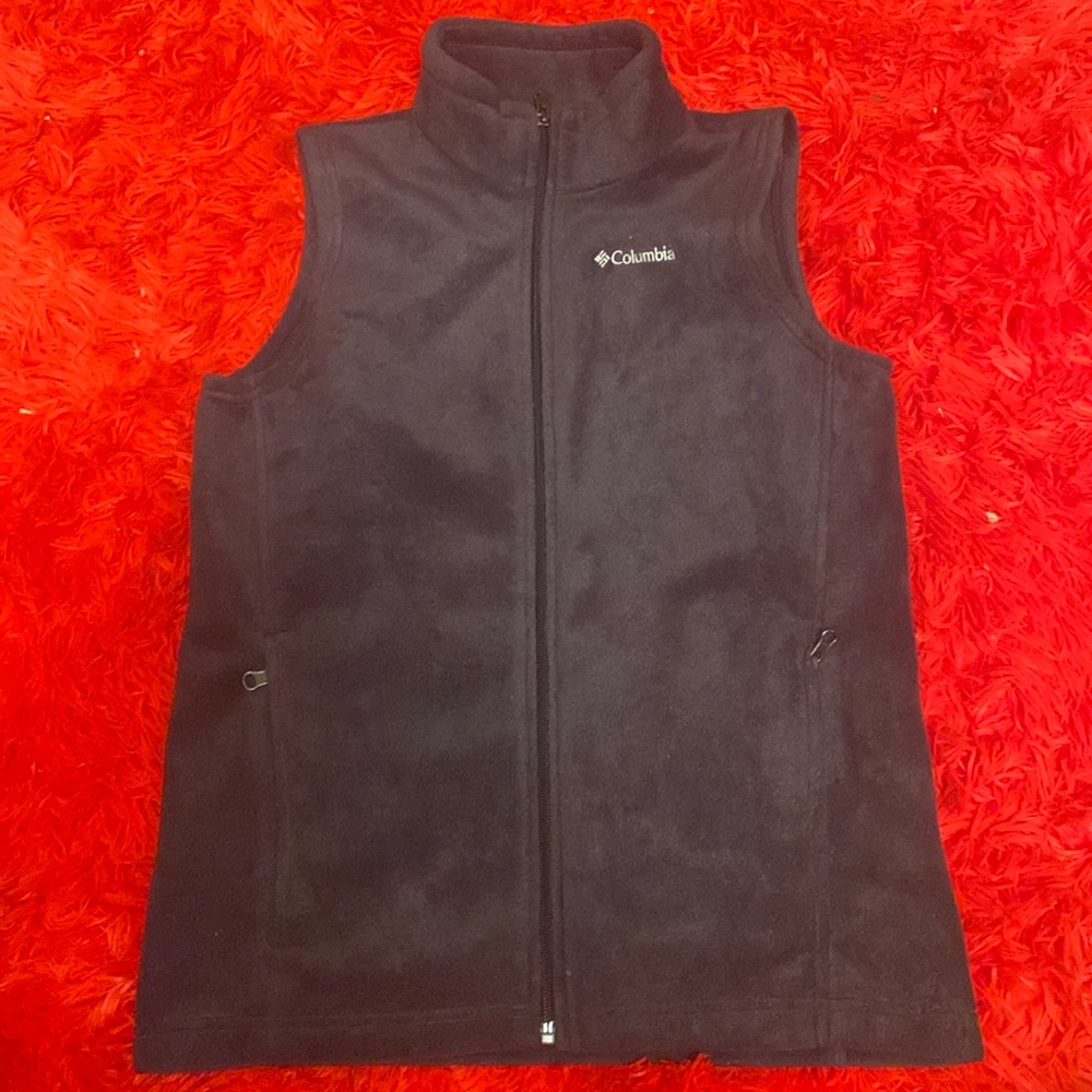 Gray sleeveless vest with zipper